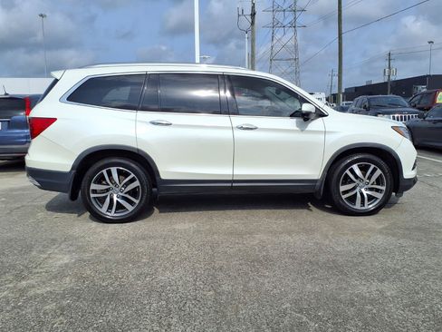 Certified 2017 Honda Pilot Touring image 26