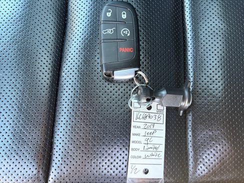 Used 2019 Jeep Grand Cherokee Limited w/ Luxury Group II AWD/4WD image 30