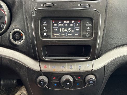 Used 2019 Dodge Journey SE w/ Premium Group FWD image 4