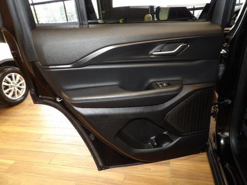 Used 2024 Jeep Grand Cherokee Laredo X w/ Luxury Tech Group I image 21