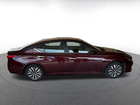 Used 2025 Nissan Altima 2.5 SV FWD image 15
