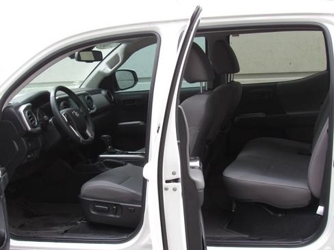 Used 2023 Toyota Tacoma SR5 RWD image 17
