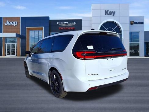 New 2026 Chrysler Pacifica Limited w/ S Appearance Package image 5