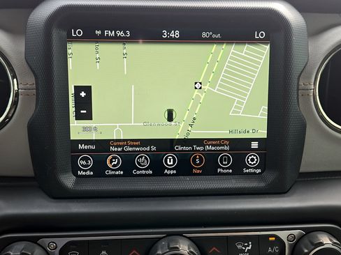 Used 2023 Jeep Wrangler Unlimited Sahara AWD/4WD image 17