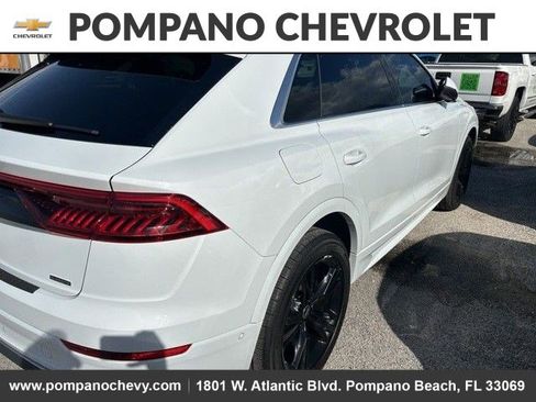 Used 2022 Audi Q8 Premium image 3
