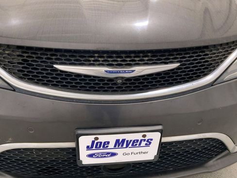 Used 2018 Chrysler Pacifica Touring-L Plus w/ Advanced Safetytec Group image 27