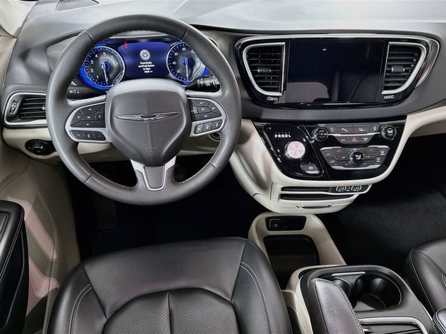 Used 2023 Chrysler Pacifica Touring-L FWD image 26