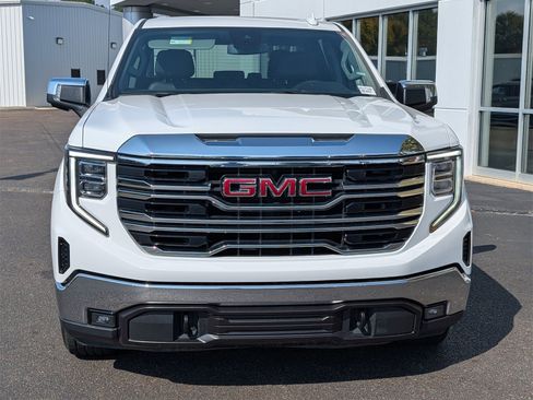 Used 2024 GMC Sierra 1500 SLT image 2
