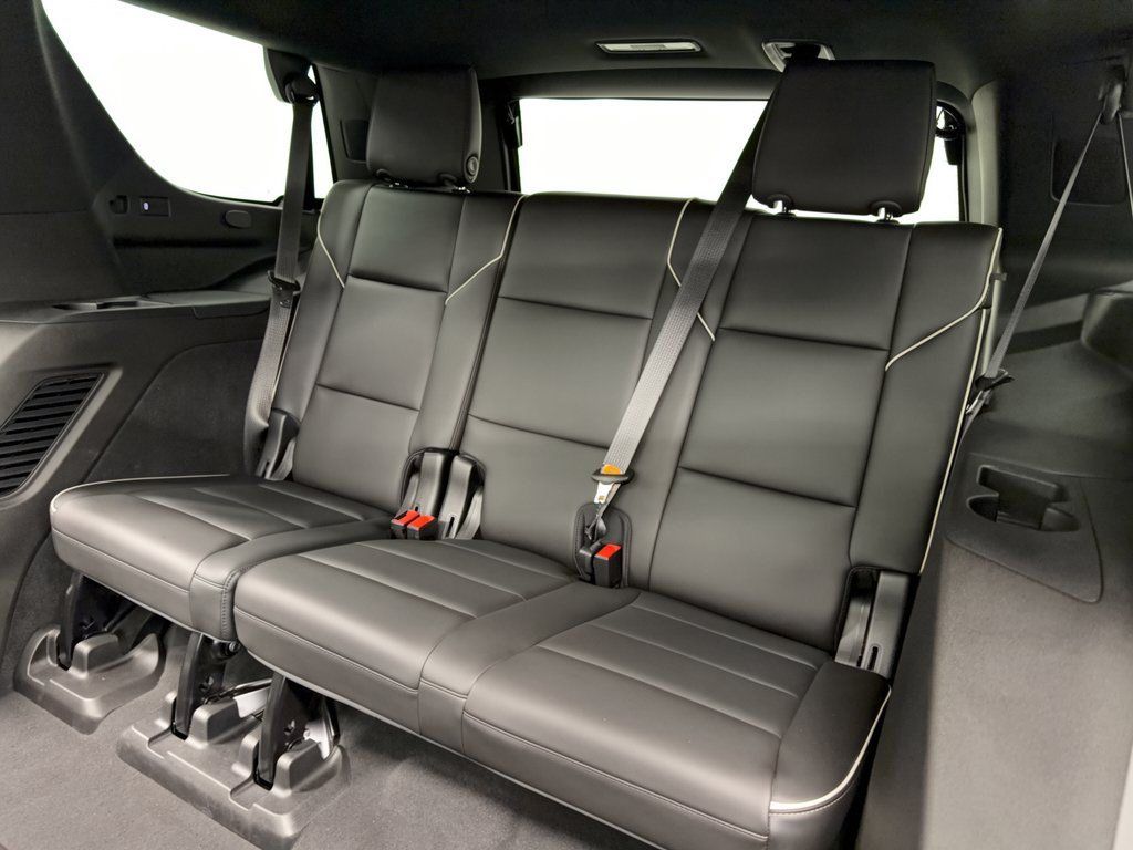 Used 2021 Cadillac Escalade Premium Luxury w/ Driver Assist Tech Package AWD/4WD image 31