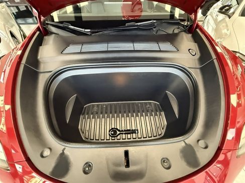 Used 2023 Tesla Model Y Long Range image 29