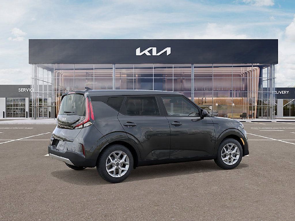 Used 2025 Kia Soul LX w/ LX Technology Package FWD image 6
