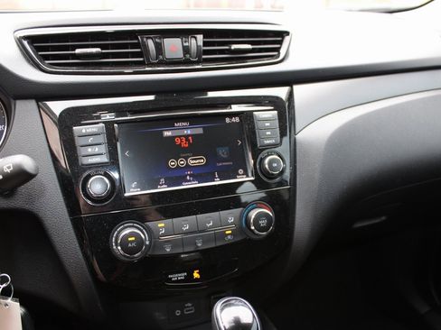 Used 2022 Nissan Rogue Sport S image 6