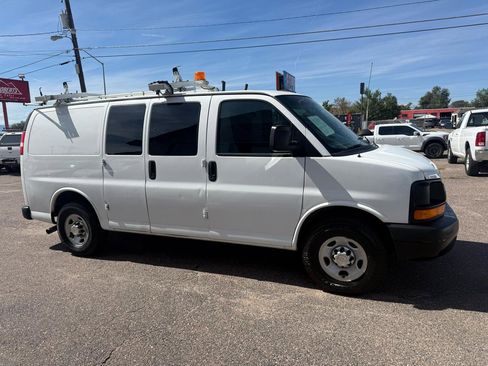 Used 2010 Chevrolet Express 2500 image 1