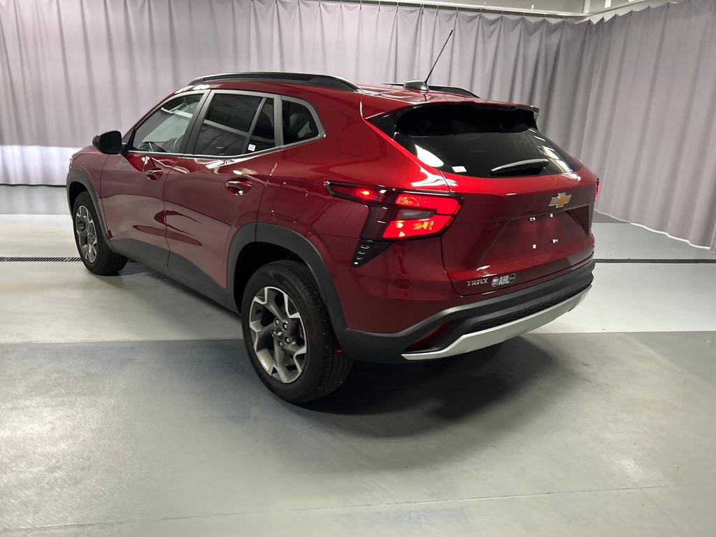 Used 2025 Chevrolet Trax LT w/ LT Convenience Package FWD image 5