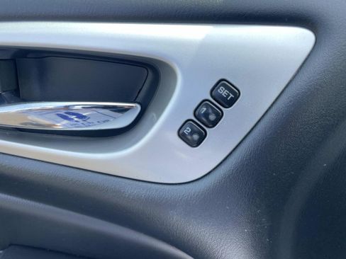 Used 2018 Nissan Pathfinder Platinum FWD image 25