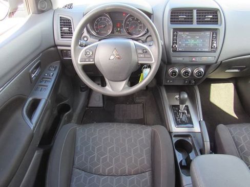 Used 2025 Mitsubishi Outlander Sport ES image 11