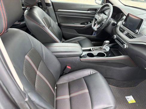 Used 2025 Nissan Altima 2.5 SR FWD image 12