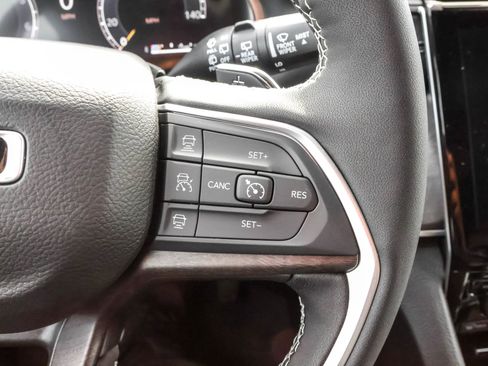 New 2025 Jeep Grand Cherokee Limited w/ Black Appearance Package image 25