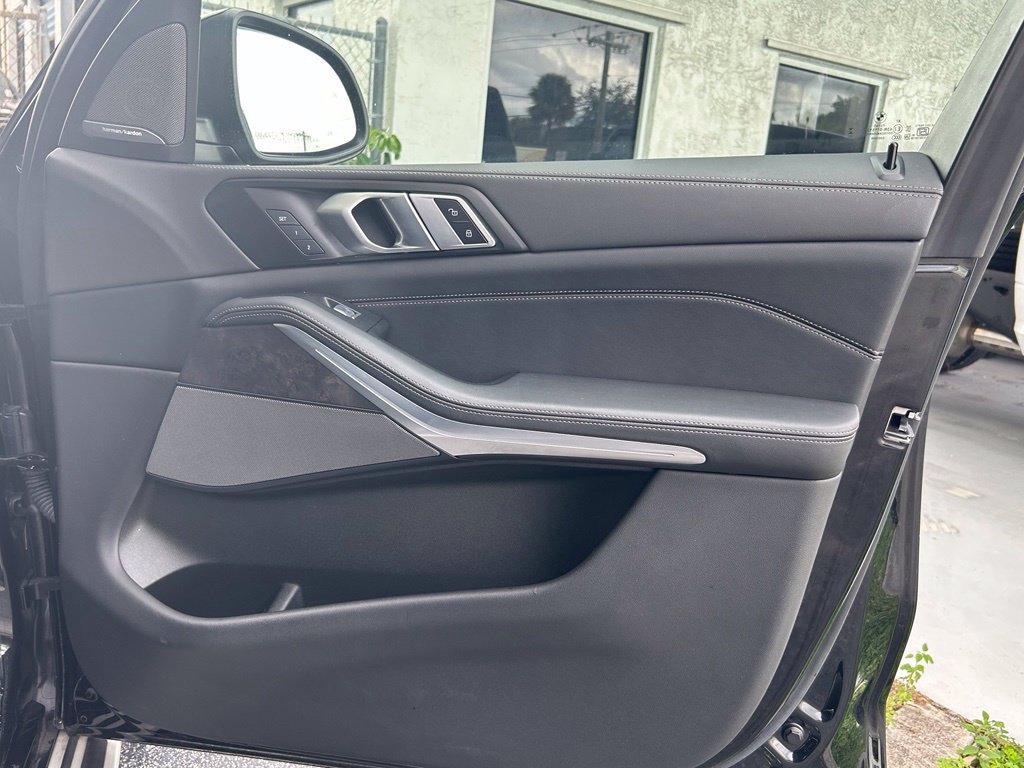 Used 2025 BMW X7 xDrive40i AWD/4WD image 32