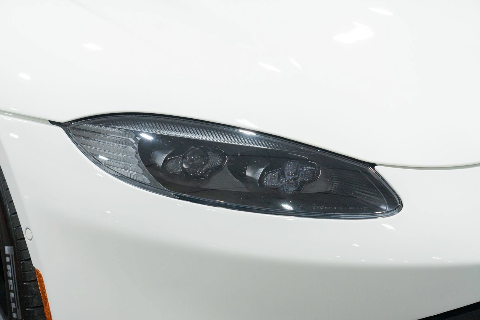Used 2019 Aston Martin V8 Vantage Coupe RWD image 12
