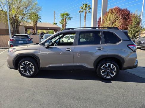 Used 2025 Subaru Forester Premium image 7