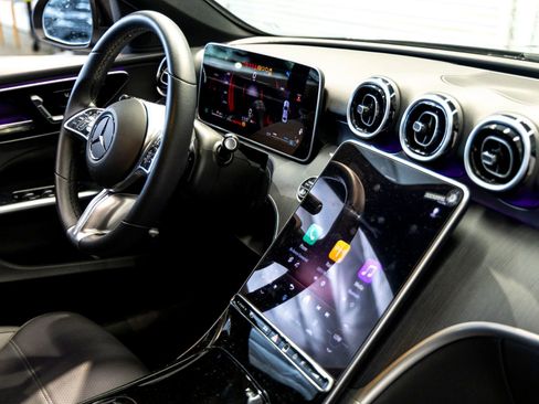 Used 2025 Mercedes-Benz C 300 Sedan image 30