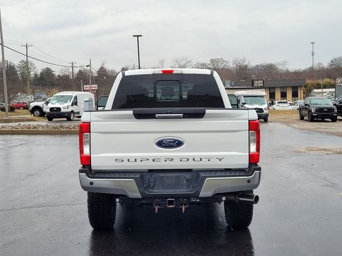 Used 2019 Ford F250 Lariat w/ Chrome Package image 5
