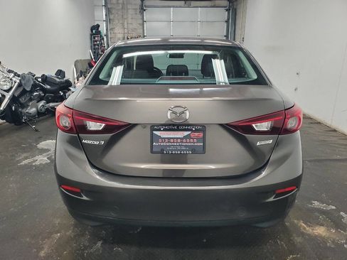 Used 2018 MAZDA MAZDA3 Sport w/ Preferred Equipment Package image 5