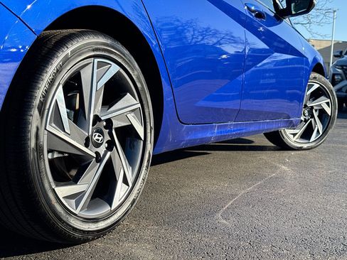 Certified 2025 Hyundai Elantra Limited image 15