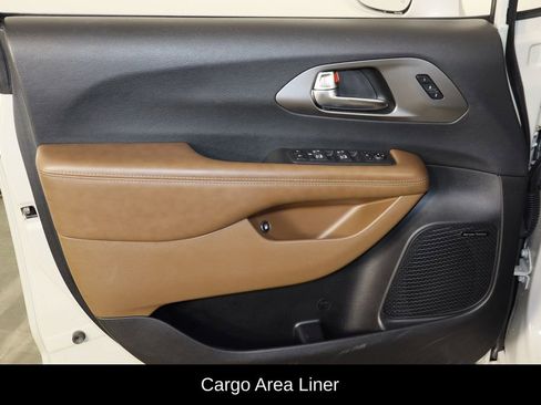 Used 2020 Chrysler Pacifica Limited w/ Advanced Safetytec Group image 22