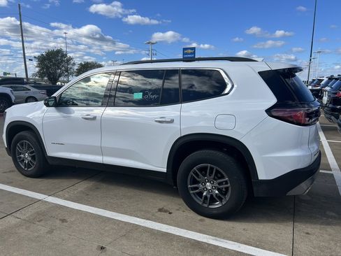 Used 2025 GMC Acadia Elevation image 8