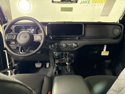 New 2026 Jeep Wrangler Unlimited Rubicon w/ Technology Group image 15