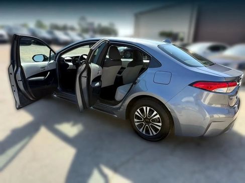 Used 2021 Toyota Corolla L image 19