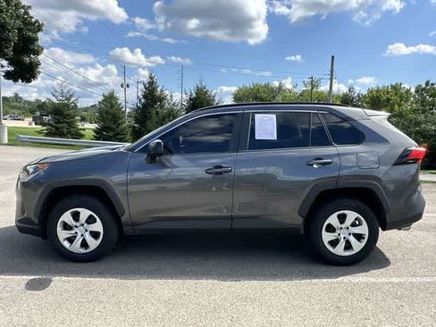 Used 2020 Toyota RAV4 LE FWD image 2
