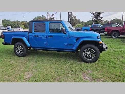 New 2025 Jeep Gladiator Sport image 29