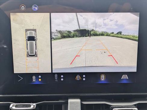 Used 2025 Chevrolet Equinox LT w/ Safety and Technology Package FWD image 14