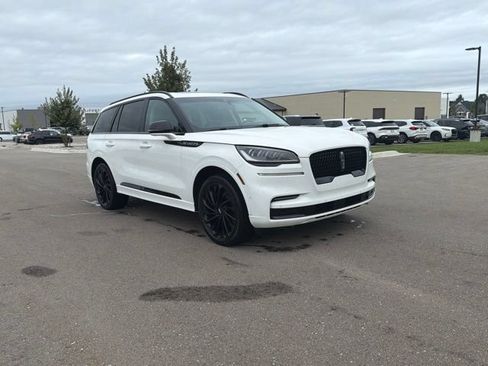 Used 2023 Lincoln Aviator Reserve w/ Equipment Group 201A AWD/4WD image 2