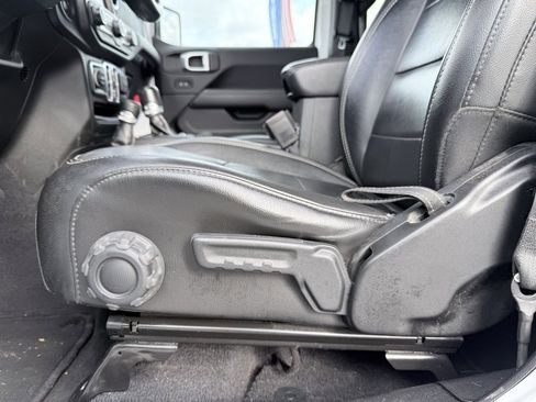 Used 2021 Jeep Wrangler Unlimited Sahara w/ Cold Weather Group image 11