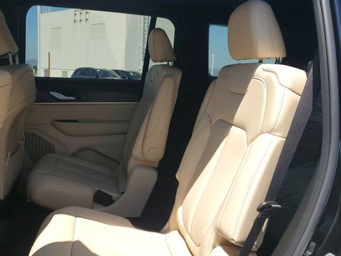 New 2025 Jeep Grand Cherokee L Limited w/ Black Appearance Package image 15