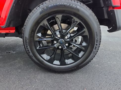 Used 2024 Jeep Wrangler Sahara w/ Technology Group image 15