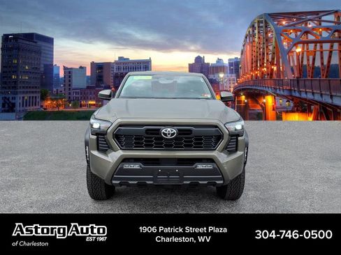 Used 2025 Toyota Tacoma SR5 image 8