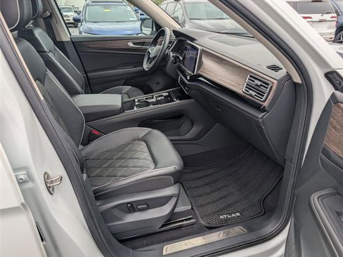 Used 2024 Volkswagen Atlas SEL Premium R-Line AWD/4WD image 11
