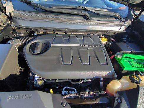 Used 2019 Jeep Cherokee Trailhawk image 32