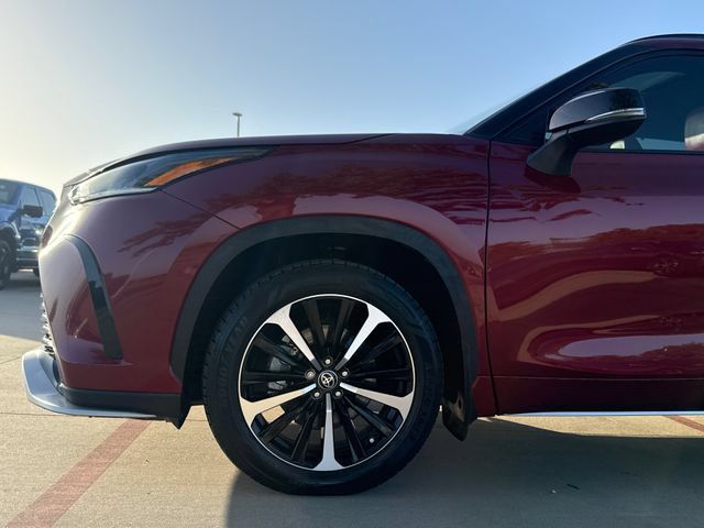 Used 2021 Toyota Highlander XSE FWD image 5