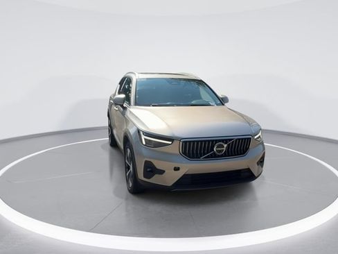 Used 2024 Volvo XC40 B5 Plus AWD/4WD image 2