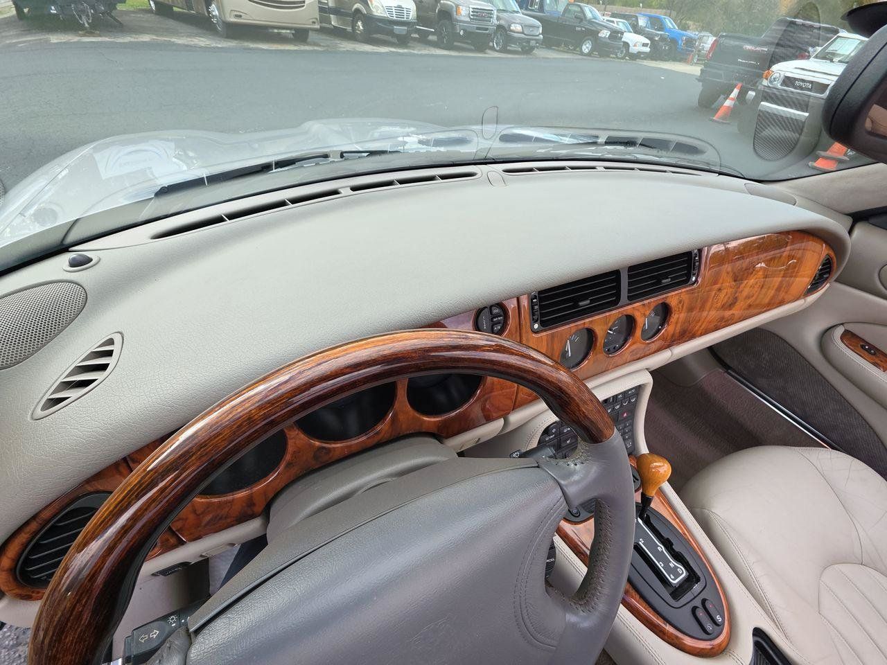 Used 2000 Jaguar XK8 Convertible RWD image 29