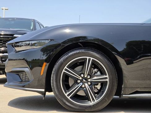 Used 2025 Ford Mustang Coupe RWD image 7