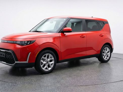 Used 2025 Kia Soul LX w/ LX Technology Package image 3