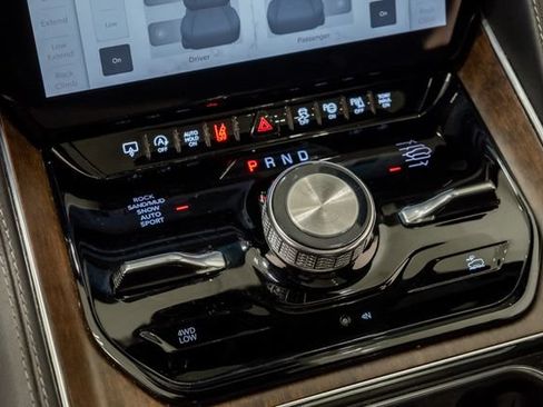 Certified 2023 Jeep Grand Wagoneer Series II AWD/4WD image 20