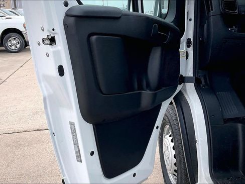 New 2024 RAM ProMaster 2500 w/ Convenience Group FWD image 11